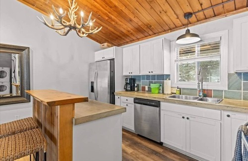 Stowe Area Apartment | Griffin Chalet 1 ~ mile to Stowe
