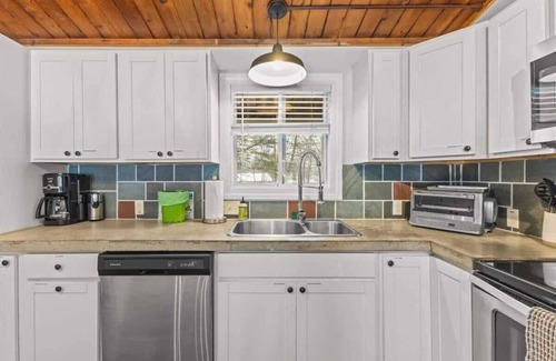 Stowe Area Apartment | Griffin Chalet 1 ~ mile to Stowe