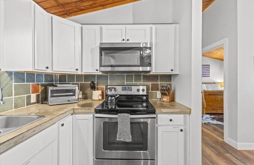 Stowe Area Apartment | Griffin Chalet 1 ~ mile to Stowe