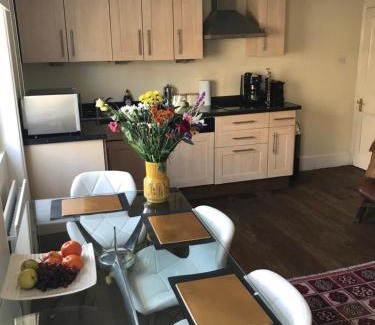 Larkhall Apartment | Griffin House Holiday Apartments