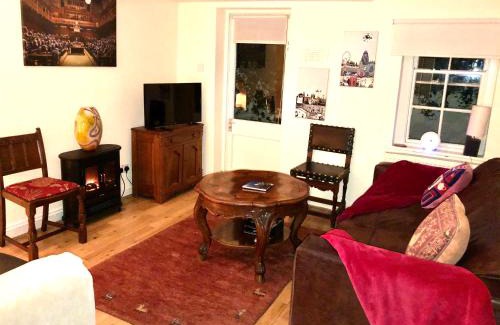 Larkhall Apartment | Griffin House Holiday Apartments