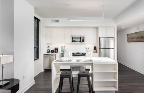 Reston Apartment | Grill, Sundeck &Terrace | Move-in Ready | nr Spring Hills