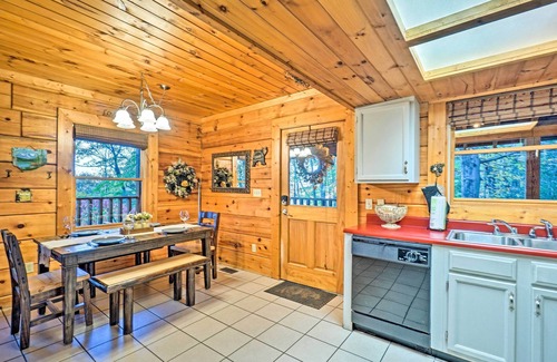 Pigeon Forge Cabin | 'Grin N Bear It' Cabin w/Hot Tub + Fire Pit!
