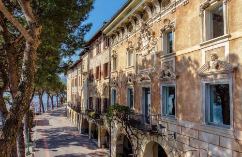 Morcote Apartment | Gritti Palace Morcote - Stunning waterfront two-room flat offering breathtaking lake views - Papavero