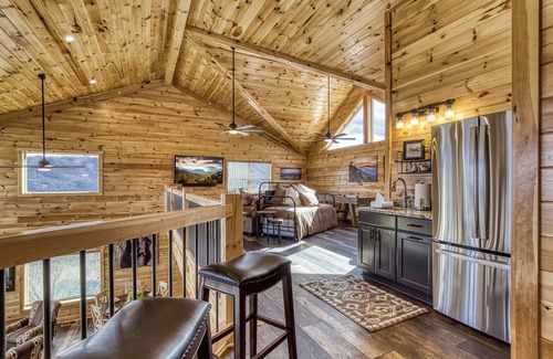 Gatlinburg - Pigeon Forge Cabin | Gritz Carlton Lodge: Indoor Private Pools, Theater Rooms, Unbelievable Views