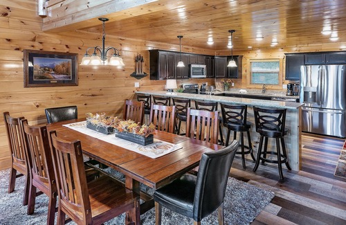 Gatlinburg - Pigeon Forge Cabin | Gritz Carlton- Private Pool, Views, Gamerm, $1089 of FREE tickets each Paid Day