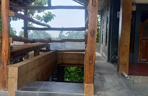 Pendowo House | GRIYA SALAMAN HOMESTAY PANTAI WEDIOMBO