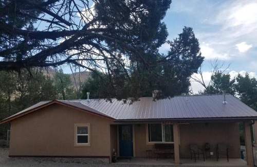 Cortez House | Grizzly Roadhouse Bed and Breakfast
