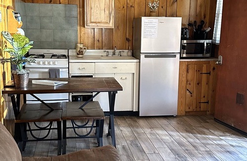 Cloudcroft Cabin | Grizzly’s Getaway in the Mountains! 45 minutes to white sands., Dogs Welcome