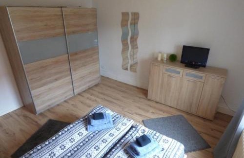 Wilhelmshaven Apartment | Große Ferienwohnung Genius mit Garten