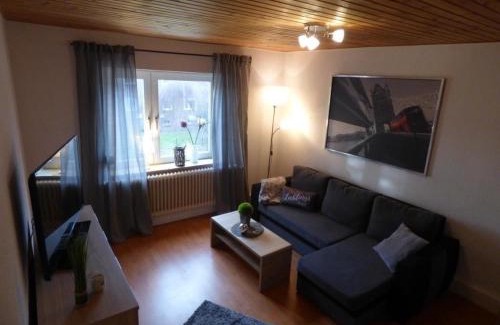 Wilhelmshaven Apartment | Große Ferienwohnung in Voslapp mit Garten