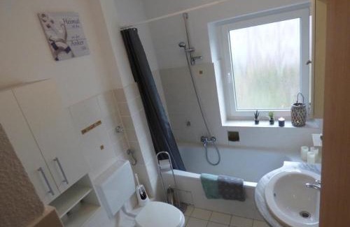 Wilhelmshaven Apartment | Große Ferienwohnung in Voslapp mit Garten