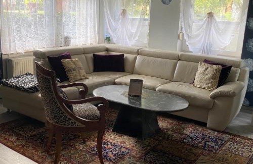Bad Saarow Apartment | Große Helle Wohnung am Wald in Bad Saarow Nahe Grünheide und Berlin Souterrain