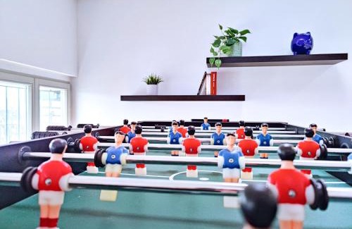 Magdeburg Apartment | Großes modernes Loft mit Tischkicker und Billiard in Uni und Klinik Nähe