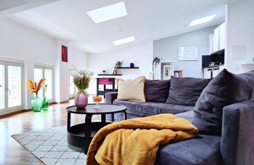 Magdeburg Apartment | Großes modernes Loft mit Tischkicker und Billiard in Uni und Klinik Nähe