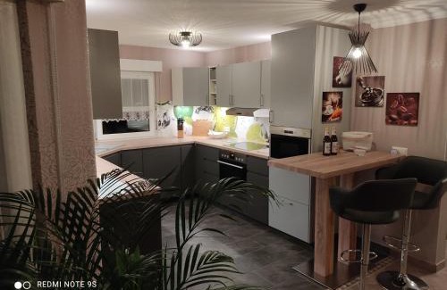 Lauta Apartment | Großzügige Ferienwohnung am Waldesrand im Seenland