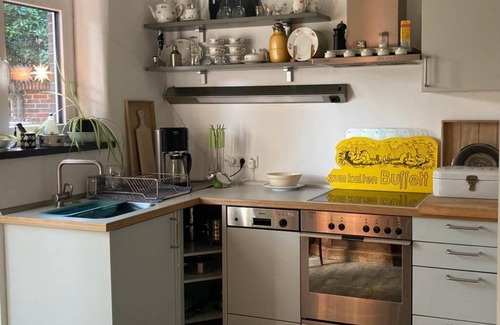 Wiesmoor Apartment | Großzügige, Heimelige Ferienwohnung mit Gartenblick und Besonderem Flair