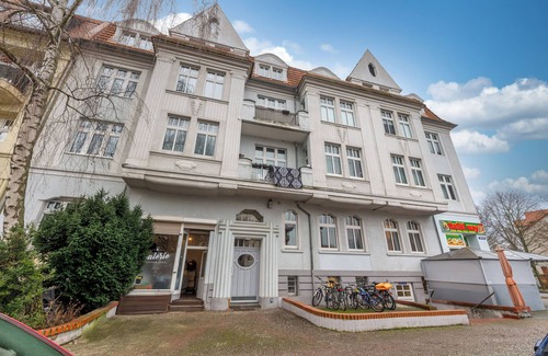 Magdeburg Apartment | Großzügige Wohnung +140 qm in Magdeburg Top-lage mit Kicker für bis zu 7personen