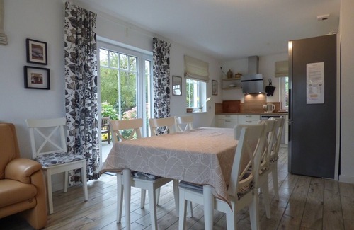 Loose House | Großzügiges Schwedendoppelhaus Ideal für Familientreffen, im EG Barrierefrei