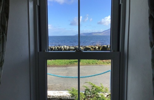 Gigha Cottage | Grogport Cottage (pet friendly) offers wonderful self catering acc nr Carradale