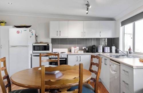St. Georges Basin House | GRon - On the water of St Georges Basin great for water sports WIFI