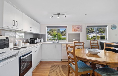 St. Georges Basin House | GRon - On the water of St Georges Basin great for water sports WIFI