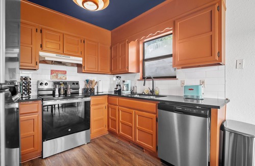Tulsa House | Groovy Getaway - Retro Vibes and Modern Comfort