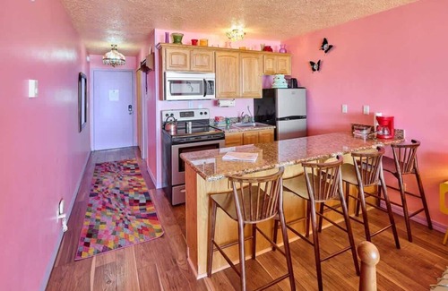 Lincoln City Condo | Groovy Oceanfront Suite - Top Floor - Pool and Sauna - Sleeps 4!