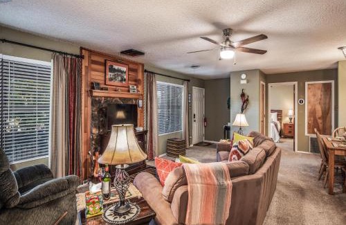 Ruidoso House | Groovy View