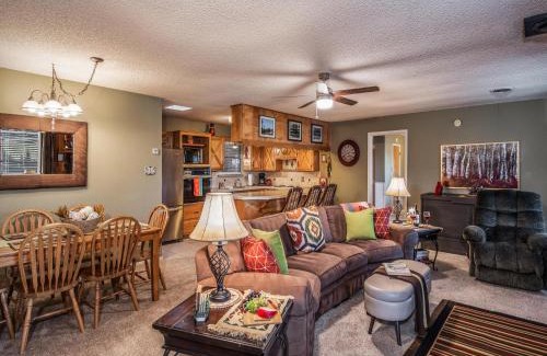 Ruidoso House | Groovy View