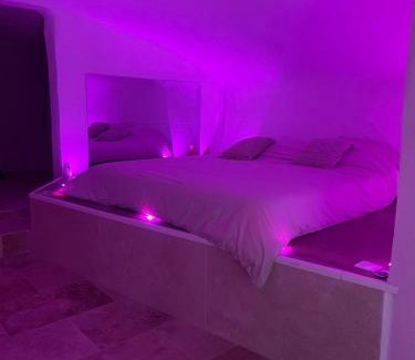 Pierrefeu-du-Var Apartment | Grotte love