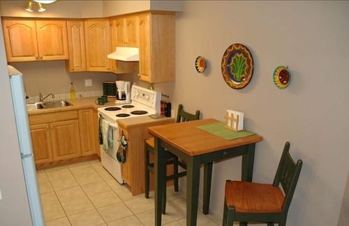 Okanagan-Similkameen Condo | Ground floor Luxury Condo on Skaha Lake with POOL (Penticton)