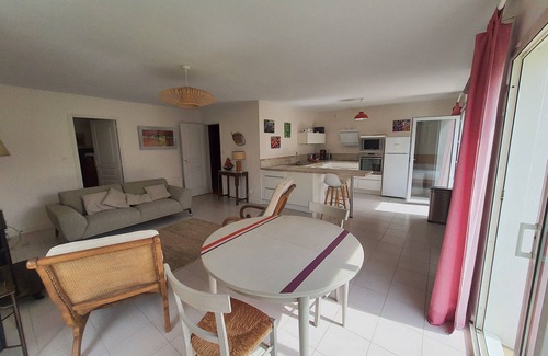 Saint-Gildas-de-Rhuys House | Ground floor, quiet garden, next to sea, Rhuys peninsula. Near Gulf of Morbihan