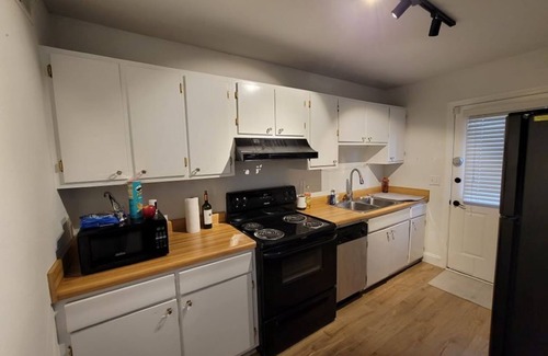 Rosewood Condo | Ground floor 2 bed, 1 bath near Fort Jackson, hospitals, USC, and downtown