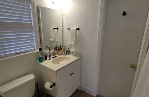Rosewood Condo | Ground floor 2 bed, 1 bath near Fort Jackson, hospitals, USC, and downtown