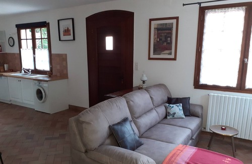 Saint-Severin Apartment | Ground floor apartment in lovely garden with pool