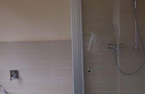 Friedrichroda Condo | Ground floor apartment with parquet, fireplace, terrace and garden