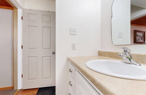 Naturita House | Ground-floor aparthotel with deck, kitchen, volleyball, mtn views