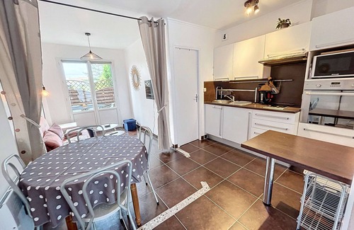 Jullouville Apartment | Ground floor apartment near beach with terrace and Wi-Fi
