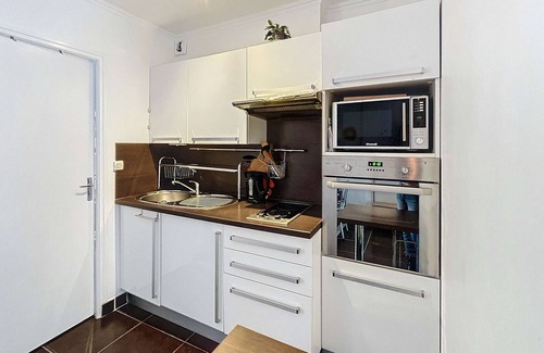 Jullouville Apartment | Ground floor apartment near beach with terrace and Wi-Fi