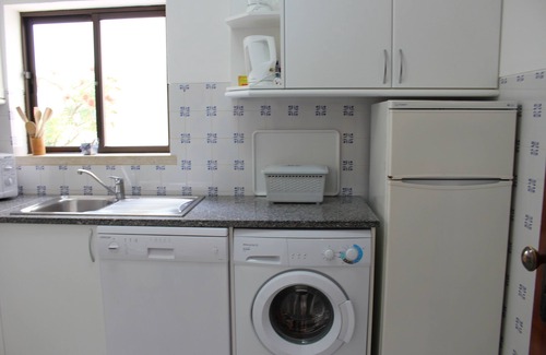 Carvoeiro Apartment | Ground floor apartment with pool, internet and A/C in central Carvoeiro, Algarve
