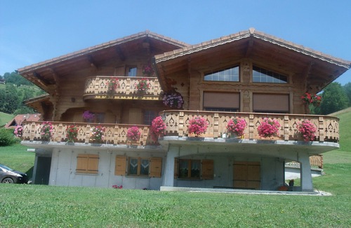 Bernex Apartment | Ground floor apartment for rent in Bernex for 5 people