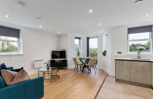 Leatherhead Apartment | Ground Floor Apt Disabled Access Parking