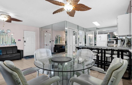 Seagrove Beach Condo | Ground Floor Condo | 2-Min Walk to Beach | Pools | Tennis | Shuffleboard | Sleeps 4 | WiFi!