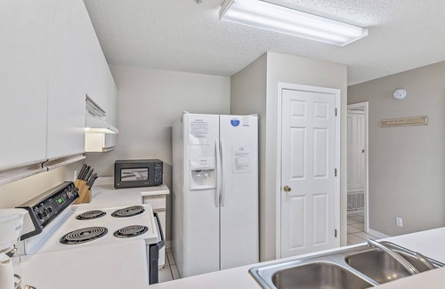 Miramar Beach Condo | Ground-Floor Condo w/Beach Chairs + 2 Pools ~ Maravilla 1111