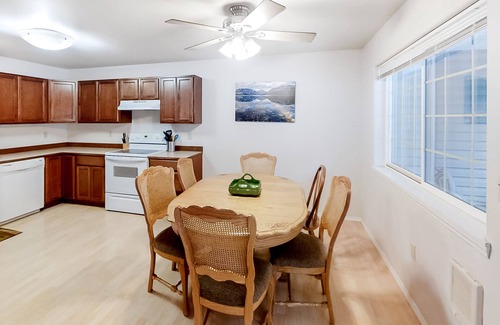 Joseph House | Ground-Floor Condo w/Washer/Dryer, Gas Grill, Fireplace, WiFi