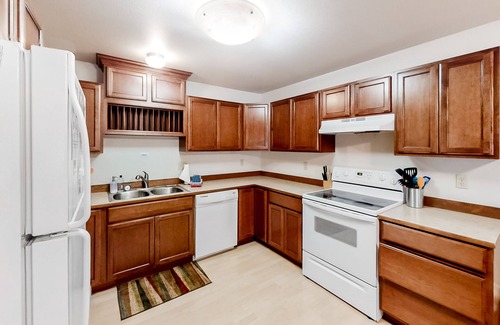Joseph House | Ground-Floor Condo w/Washer/Dryer, Gas Grill, Fireplace, WiFi