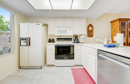 Fountain of the Sun Condo | Ground-floor condo with fairway views, pool, hot tub, covered patio, & grill