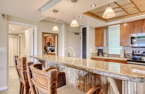 Kaanapali Condo | Ground Floor Condo with Shared Pools, Central AC, and High-Speed WiFi