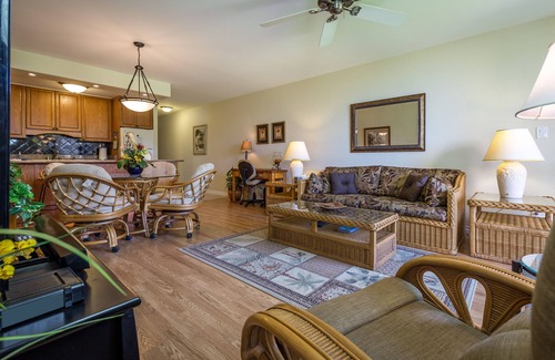 Kihei Condo | GROUND FLOOR CONVENIENCE-BEAUTIFUL OCEAN/GARDEN VIEWS-AC-METICULOUS CLEANING